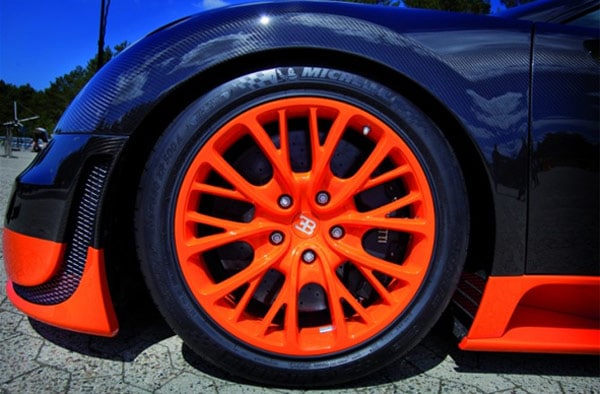 Bugatti e Michelin: nuovo record mondiale di velocità: 431 km/h 2