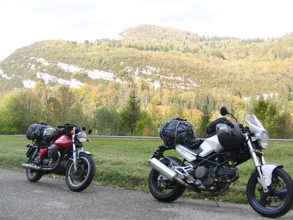 Gomme Blog 4 Riders: Mirko e Francesco, 3000 km in sella a Ducati Monster e Guzzi 750 V7 Sport 1