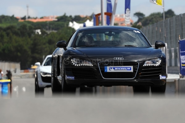 Variare le performance di una vettura con pneumatici maggiorati: in pista su Audi R8 MTM 5
