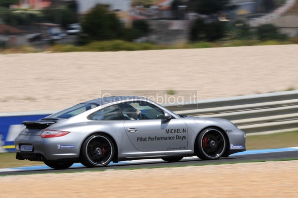 Test Porsche 911 GTS: il fondamentale ruolo di un pneumatico sportivo in una Supercar 8