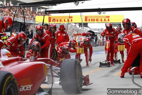 Hamilton in Pole con pneumatici Pirelli PZero Red 2