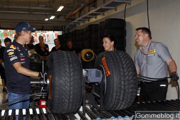 Formula 1: Vettel batte Hembery nella gara di montaggio pneumatici 2