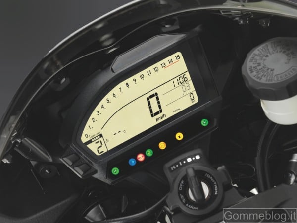 Honda CBR1000RR Fireblade MY 2012: espressione di velocità e dinamismo 6