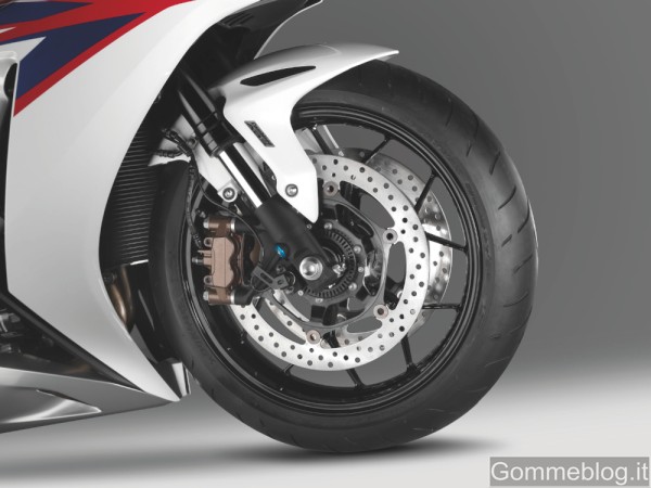 Honda CBR1000RR Fireblade MY 2012: espressione di velocità e dinamismo 7