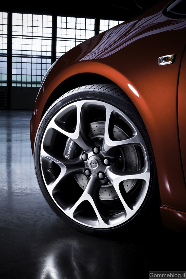 Opel Astra GTC: sospensioni e cerchi pensati per ... curve perfette 2