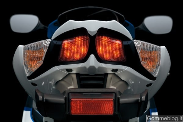Suzuki GSX-R 1000 2012: Le Prestazioni e la Tecnica 11