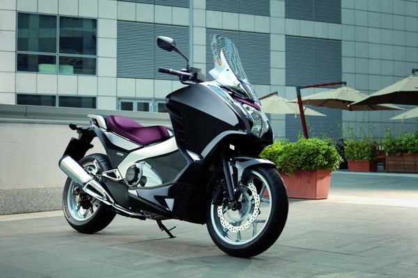 Honda Integra 2012: Prestazioni da moto, Comfort da scooter 1