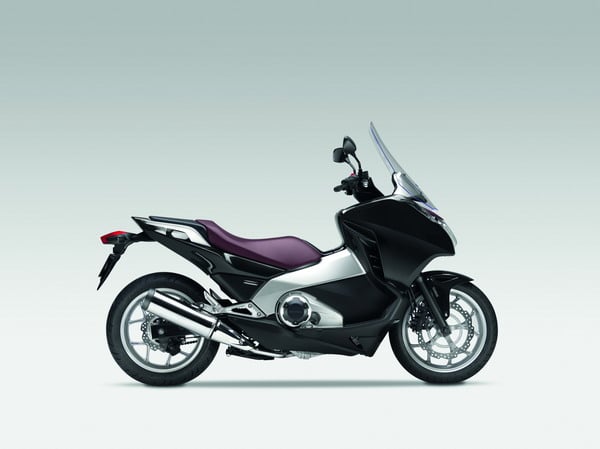 Honda Integra 2012: Prestazioni da moto, Comfort da scooter 8