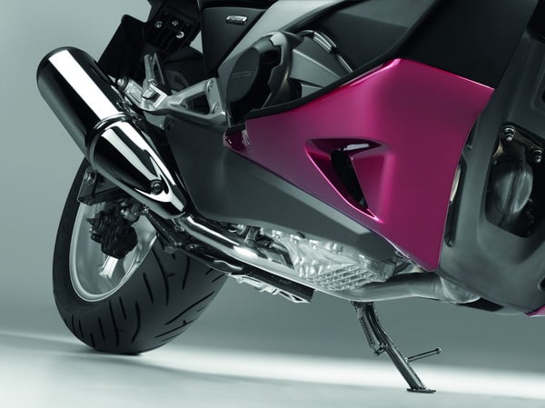 Honda Integra 2012: Prestazioni da moto, Comfort da scooter 9