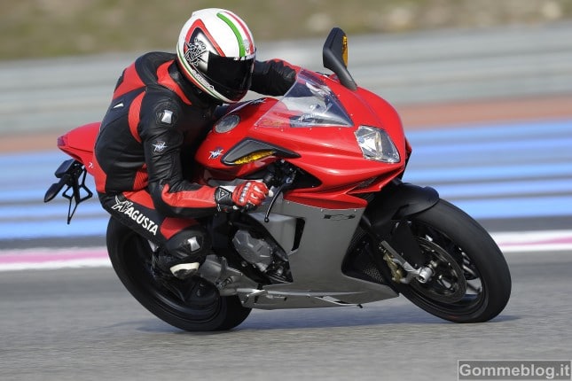 La nuova MV Agusta F3 calza pneumatici Pirelli Diablo Rosso Corsa 1