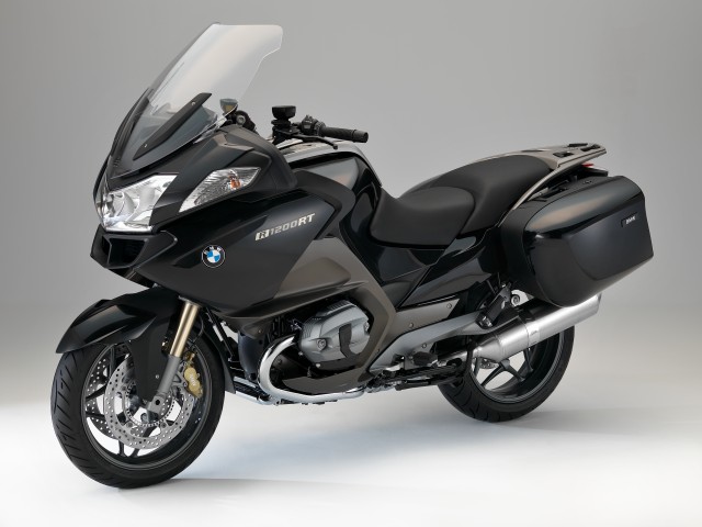 bmw-motorrad-ti-invita-sabato-9-e-domenica-10-febbraio-presso-tutta-la-rete-dealer-per-scoprire-la-nuova-f-800-gt-e-le-edizioni-speciali-90-anniversario-di-r-1200-r-r-1200-rt-e-r-1200-gs-adventure-p90106692-highres