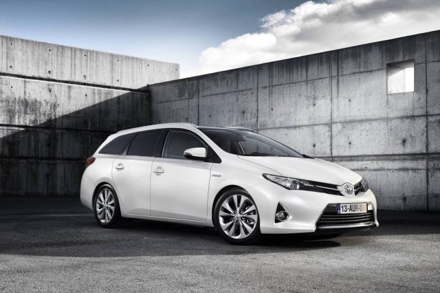 nuova-auris-touring-sports-al-salone-di-ginevra-0000006060-auris-ts-15-gms-2013