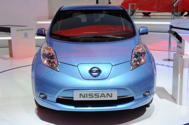 la-nuova-nissan-leaf-arriva-a-ginevra-images-102200-1-5