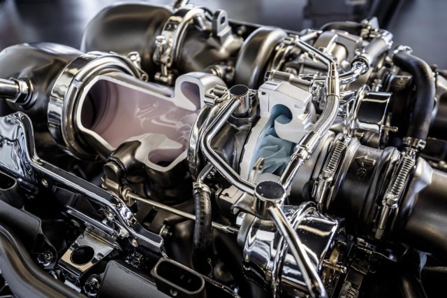 new_AMG_4.0-litre_V8_biturbo_engine_(8)