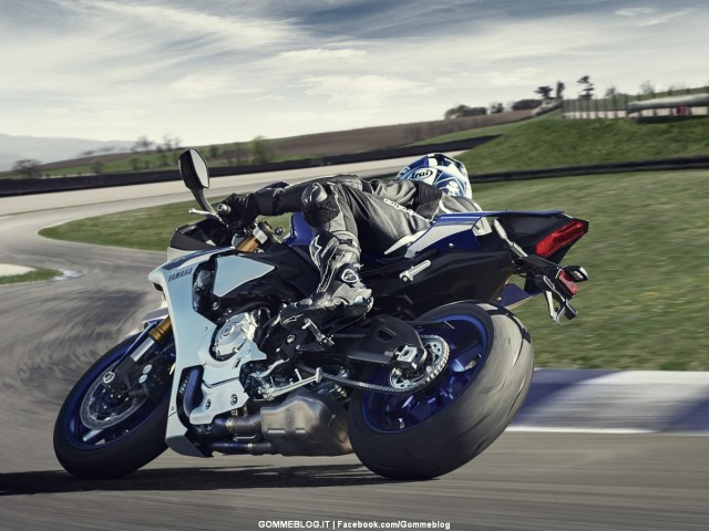 Yamaha-R1-2015-05