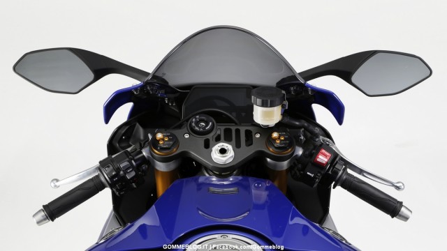 Yamaha-R1-2015-23