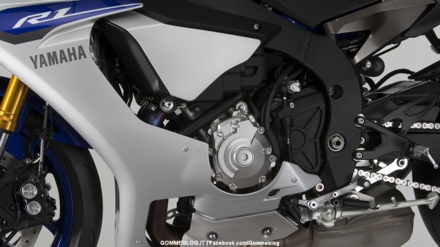 Yamaha-R1-2015-27