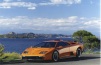 Lamborghini Diablo GT colore arancione sfondo mare trequarti anteriore in Sardegna