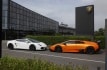 esterno fabbrica foto Gallardo LP560-4  colore bianco e  Murciélago LP 670-4 SuperVeloce. Tutti i diritti Automobili Lamborghini, foto Umberto Guizzardi