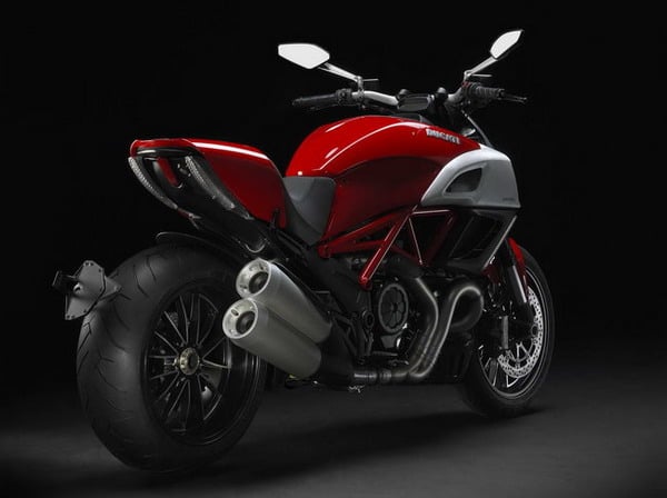 Pirelli Diablo Rosso II, primo equipaggiamento per Ducati Diavel 2011 2