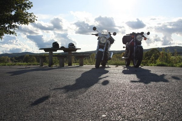 Gomme Blog 4 Riders: da Viareggio a Praga in sella a Ducati Monster e Guzzi 750 V7 Sport 2