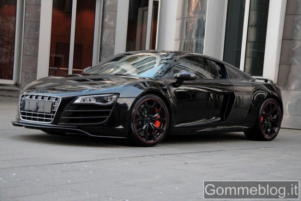 Audi R8 Hyper Black Edition (HBE): Cerchi da 19 e tinta total Black