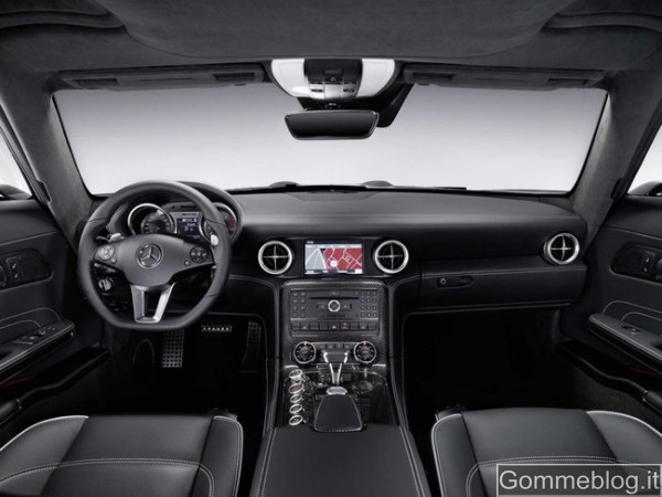Mercedes-Benz SLS AMG: report completo su tecnica e performance 4