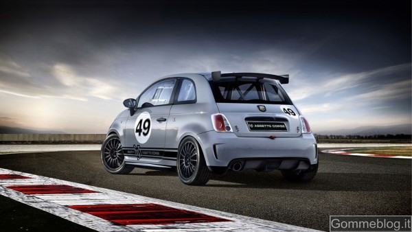 Abarth 695 “Assetto Corse”: per chi ha tanta voglia di correre