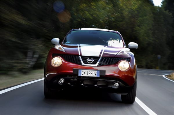 Nissan Juke 190 Hp Limited Edition: cerchi neri su vestito rosso 3