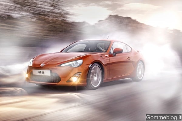 Toyota GT 86: nuova sportiva con motore boxer benzina 2.0 e trazione posteriore 2