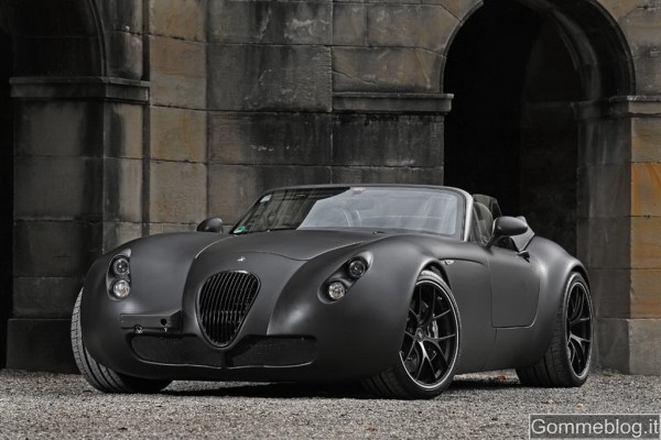 Wiesmann MF5 Black Bat, una Batmobile con gomme Michelin PS2 e cerchi BBS 4