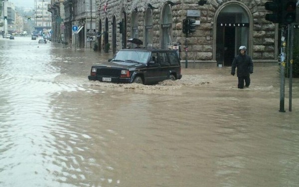 Alluvione Genova: Stop ad auto e moto fino a fine emergenza