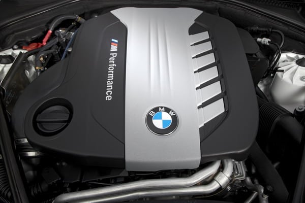 Tutte le caratteristiche del nuovo motore BMW M diesel con 3 turbocompressori 12