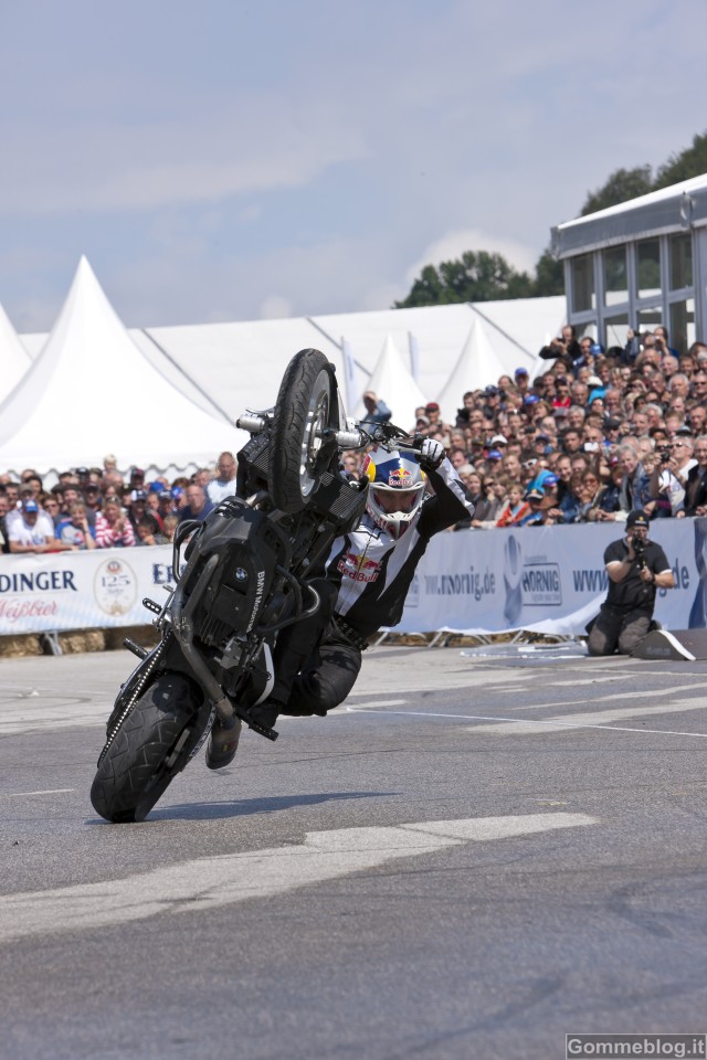 Chris Pfeiffer e BMW F 800 R: grande show al Motodays 2012 13