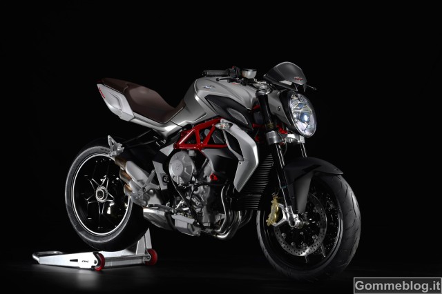 MV Agusta Brutale 800: Potenza e coppia da 1000 !!! 11