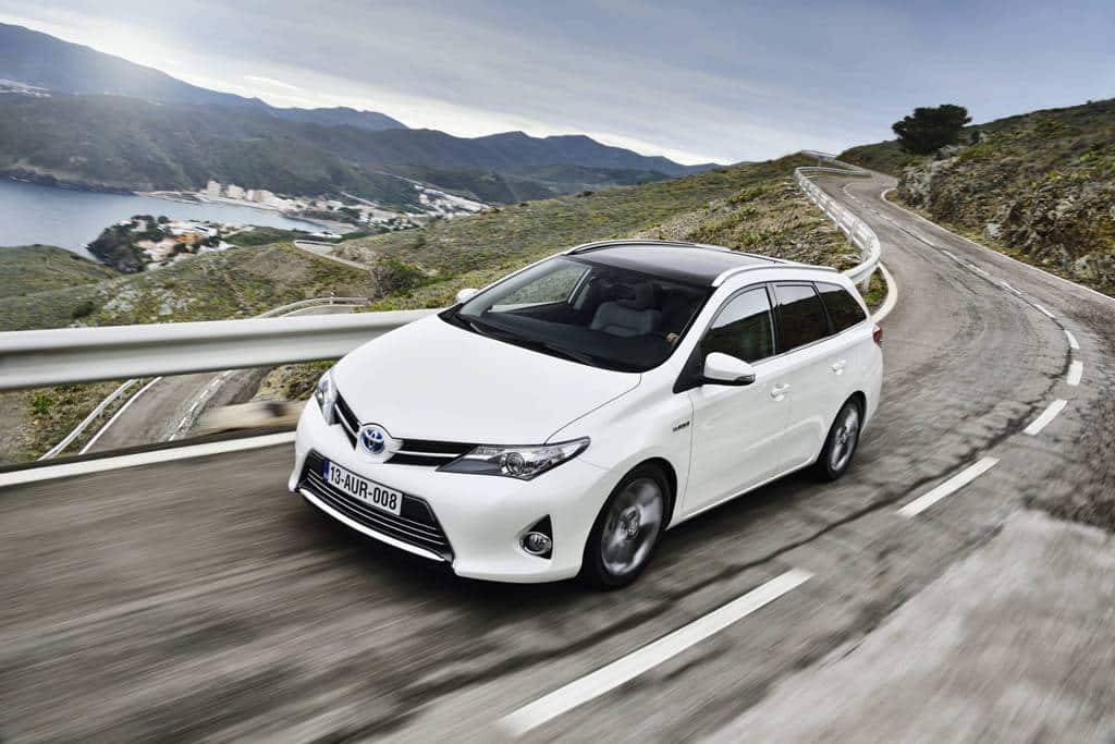 Nuova Toyota Auris Touring Sports: Station Wagon Full Hybrid 3