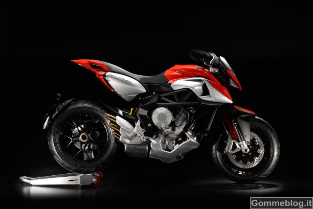 MV Agusta Rivale 800: Unica per design, prestazioni, gusto di guida 12