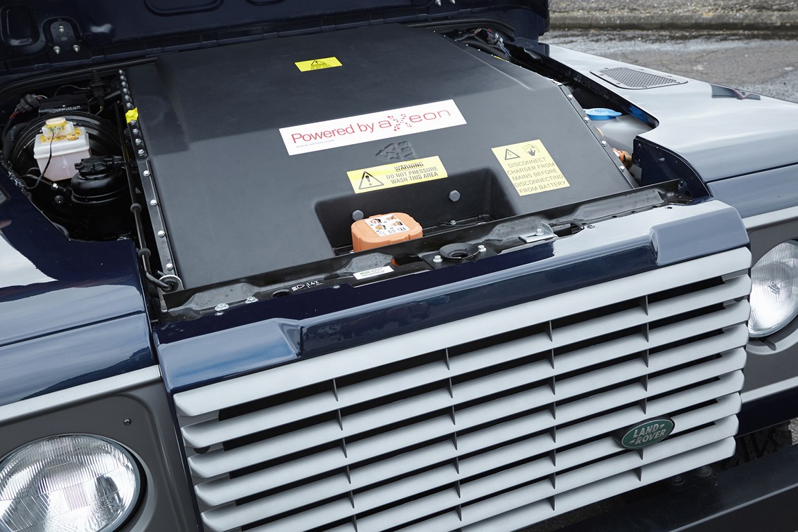 land rover electric defender lr def electric vehicle 280213 05 Copia