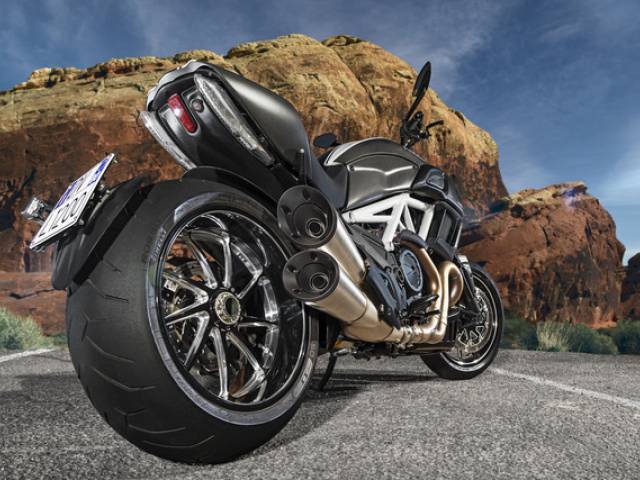 Pirelli DIABLO ROSSO 2: Primo equipaggiamento per la nuova Ducati Diavel 8