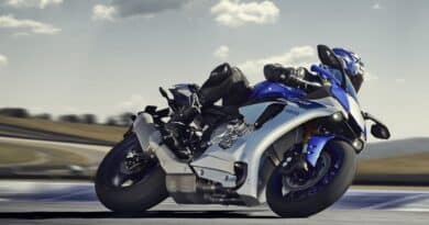 Yamaha R1 2015 03