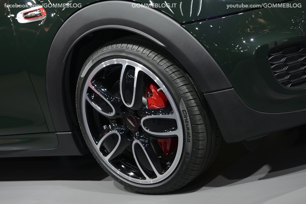 Supercar e Pirelli Salone di Ginevra 2015 [GALLERIA IMMAGINI] 34