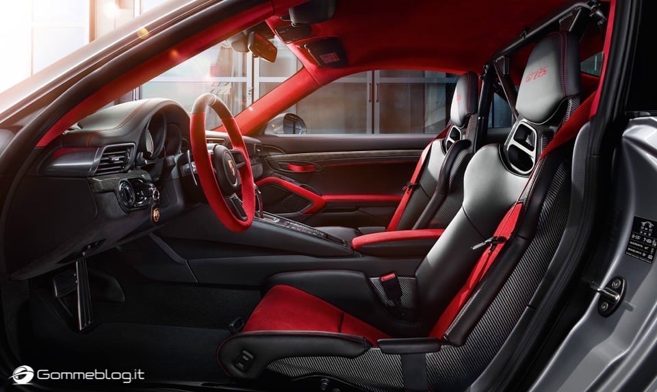 Porsche 911 GT2 RS 10