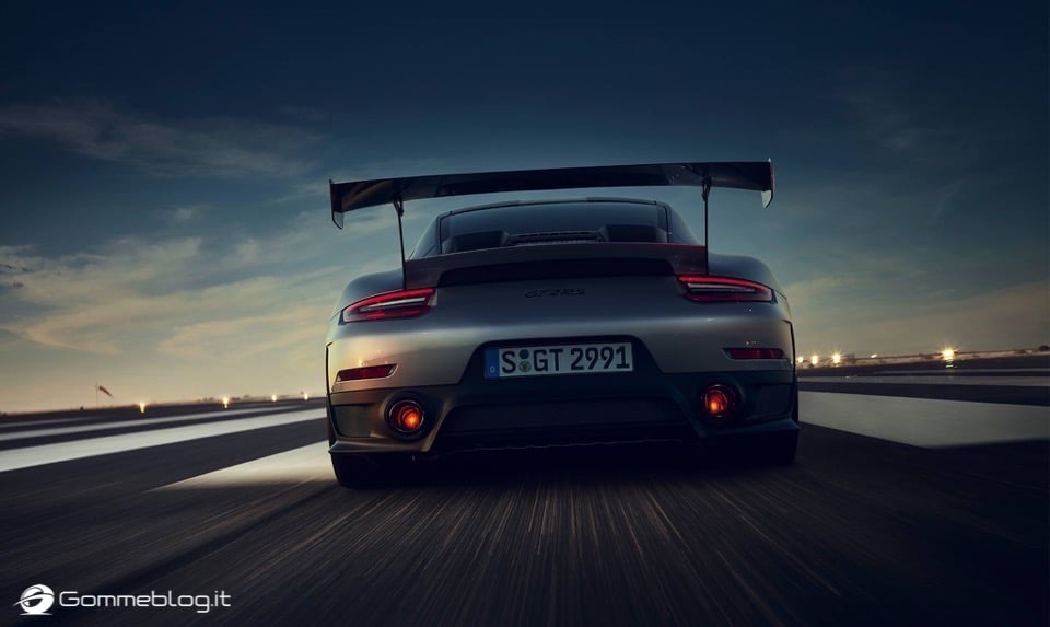 Porsche GT2 RS: la 911 più potente di sempre [VIDEO] 28