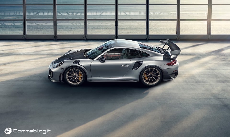 Porsche GT2 RS: la 911 più potente di sempre [VIDEO] 9