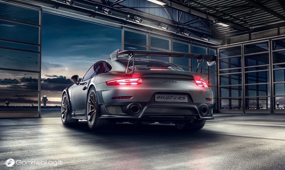 Porsche 911 GT2 RS 6