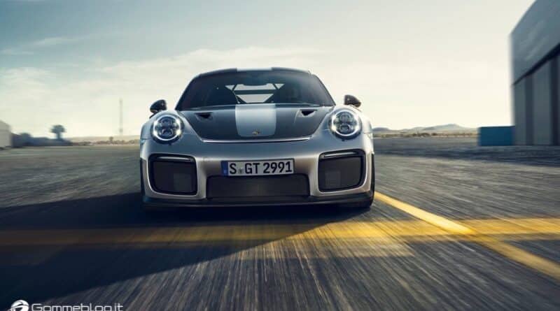 Porsche 911 GT2 RS 8