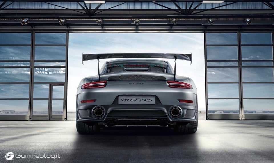 Porsche GT2 RS: la 911 più potente di sempre [VIDEO] 26