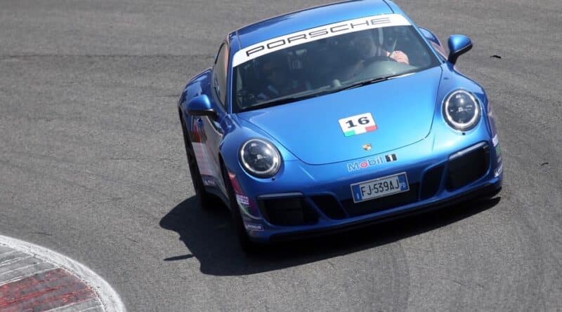 Porsche 911 GTS 100
