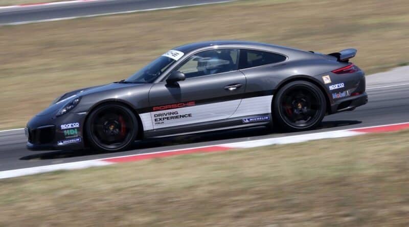 Porsche 911 GTS 110