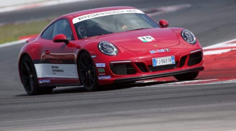 Porsche 911 GTS 149